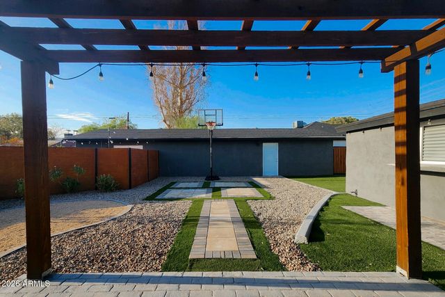 1058 E WHITTON Avenue, Phoenix, AZ 85014