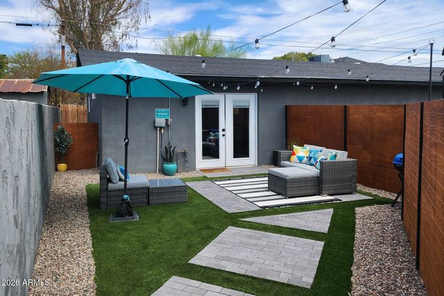 1058 E WHITTON Avenue, Phoenix, AZ 85014