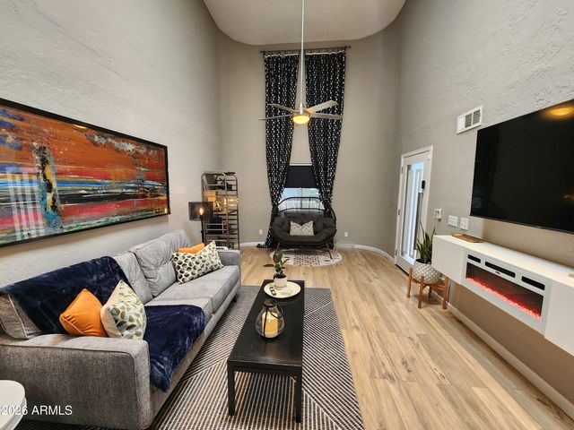 1058 E WHITTON Avenue, Phoenix, AZ 85014