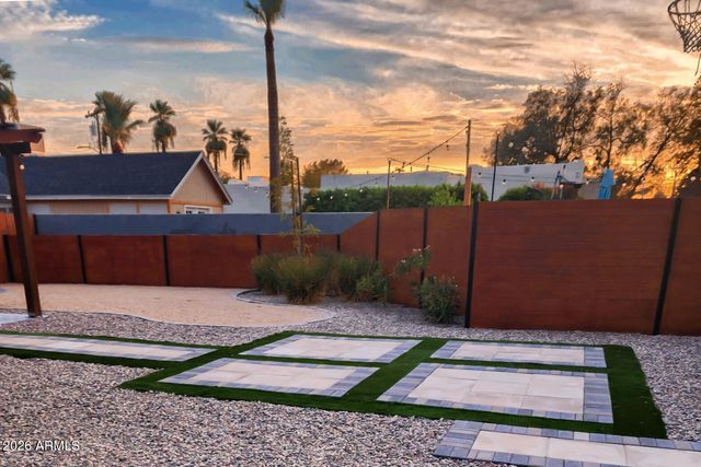 1058 E WHITTON Avenue, Phoenix, AZ 85014