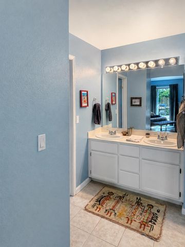 1745 Chilton Dr, Roseville, CA 95747