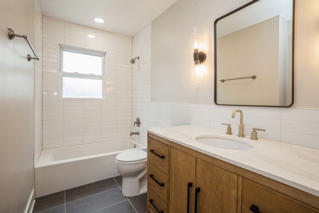 1401 Volkamer Trail, Elk Grove Village, IL 60007