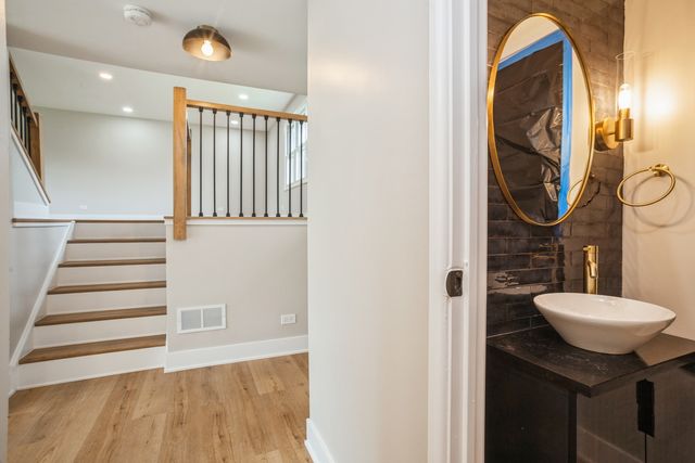 1401 Volkamer Trail, Elk Grove Village, IL 60007