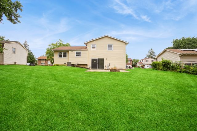 1401 Volkamer Trail, Elk Grove Village, IL 60007