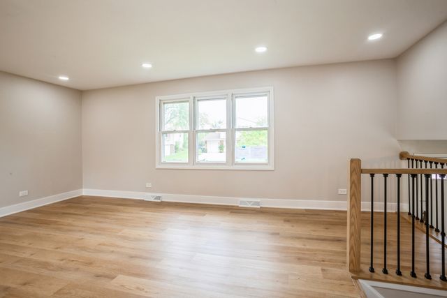 1401 Volkamer Trail, Elk Grove Village, IL 60007
