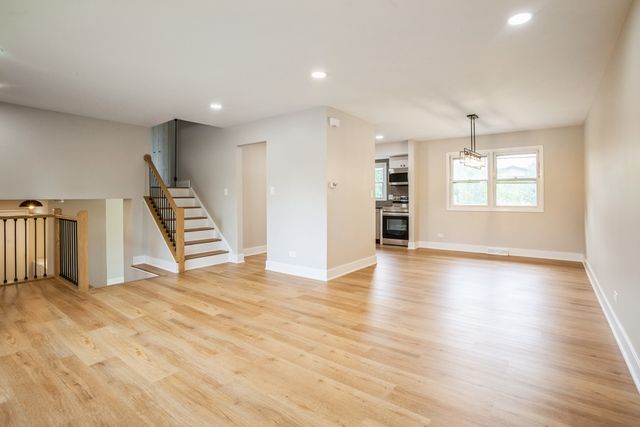 1401 Volkamer Trail, Elk Grove Village, IL 60007