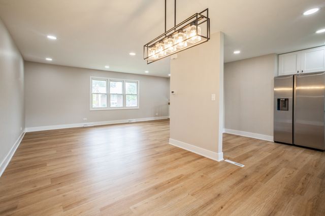 1401 Volkamer Trail, Elk Grove Village, IL 60007