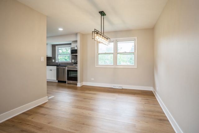 1401 Volkamer Trail, Elk Grove Village, IL 60007