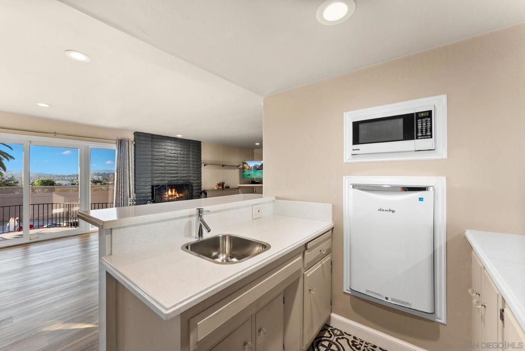 Image 15 of property listing at 803 Omar Drive, Escondido, CA 92025