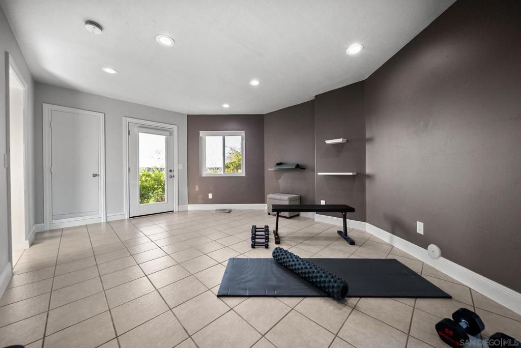 Image 16 of property listing at 803 Omar Drive, Escondido, CA 92025