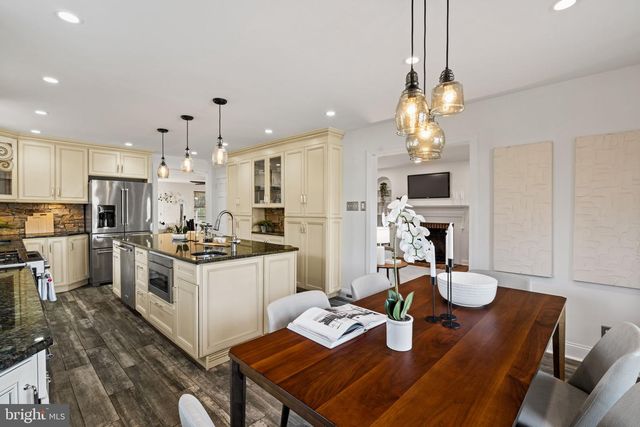 727 E MANOA RD, Havertown, PA 19083