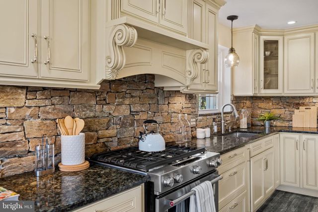 727 E MANOA RD, Havertown, PA 19083