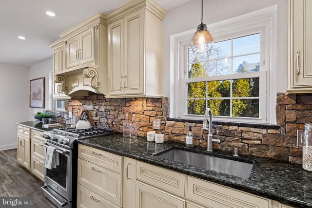 727 E MANOA RD, Havertown, PA 19083