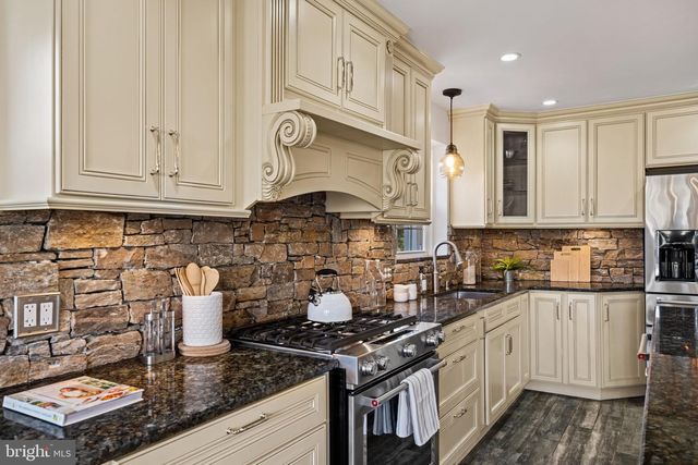 727 E MANOA RD, Havertown, PA 19083