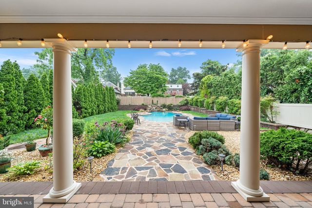 727 E MANOA RD, Havertown, PA 19083