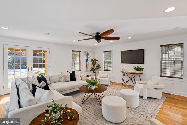 727 E MANOA RD, Havertown, PA 19083