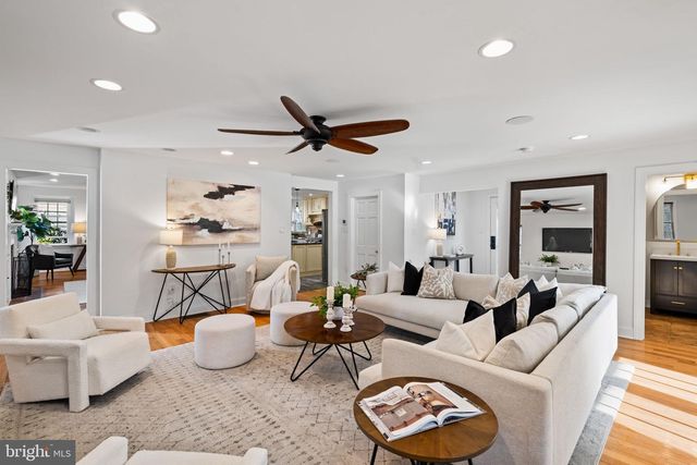 727 E MANOA RD, Havertown, PA 19083