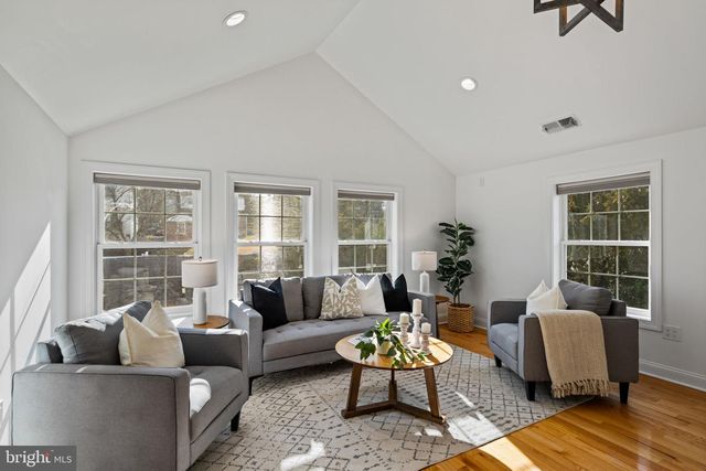 727 E MANOA RD, Havertown, PA 19083