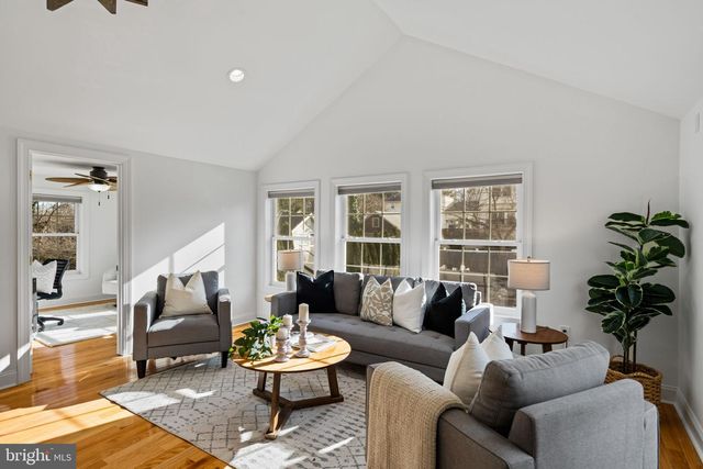 727 E MANOA RD, Havertown, PA 19083