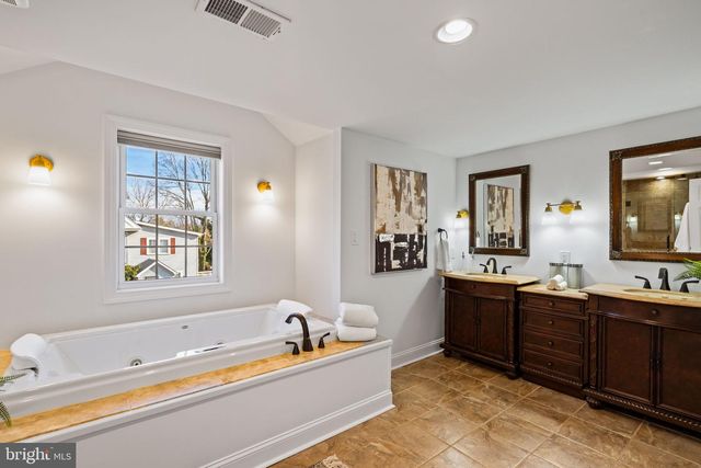 727 E MANOA RD, Havertown, PA 19083