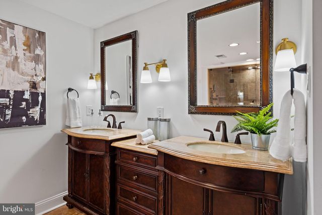 727 E MANOA RD, Havertown, PA 19083