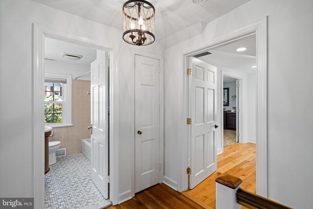 727 E MANOA RD, Havertown, PA 19083