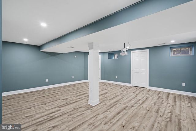 727 E MANOA RD, Havertown, PA 19083