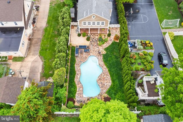 727 E MANOA RD, Havertown, PA 19083