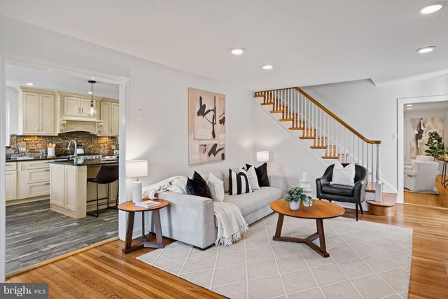 727 E MANOA RD, Havertown, PA 19083