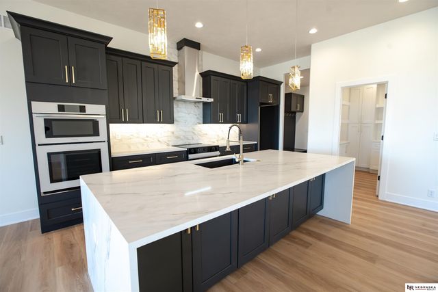 8700 Honeybee Lane, Lincoln, NE 68526