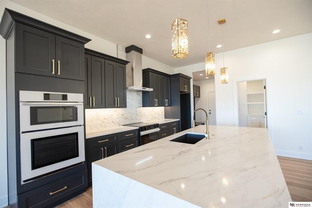 8700 Honeybee Lane, Lincoln, NE 68526