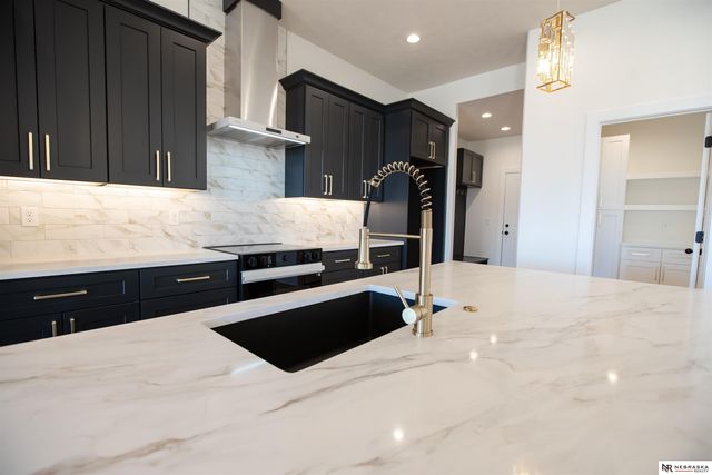 8700 Honeybee Lane, Lincoln, NE 68526