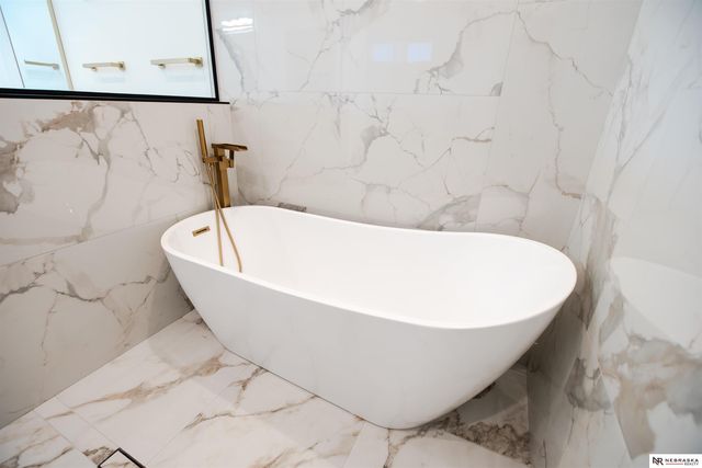 8700 Honeybee Lane, Lincoln, NE 68526