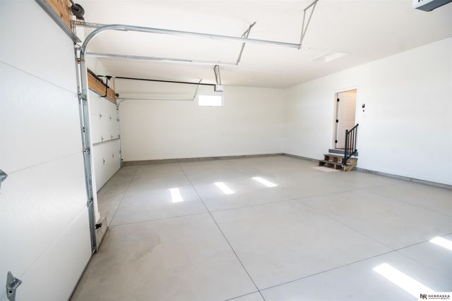 8700 Honeybee Lane, Lincoln, NE 68526