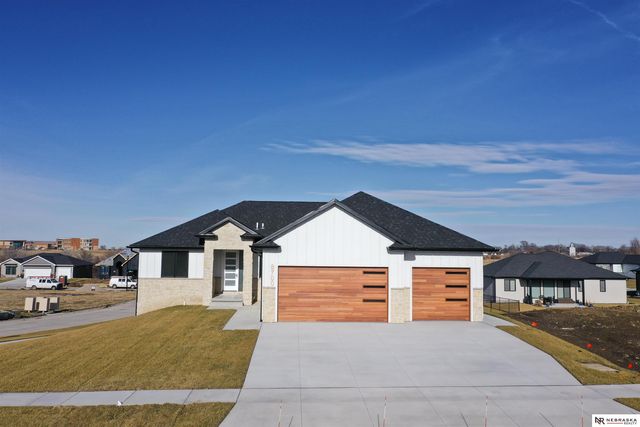 8700 Honeybee Lane, Lincoln, NE 68526