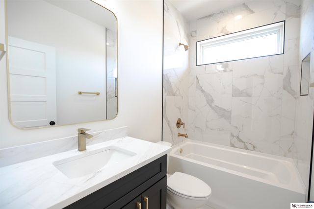 8700 Honeybee Lane, Lincoln, NE 68526