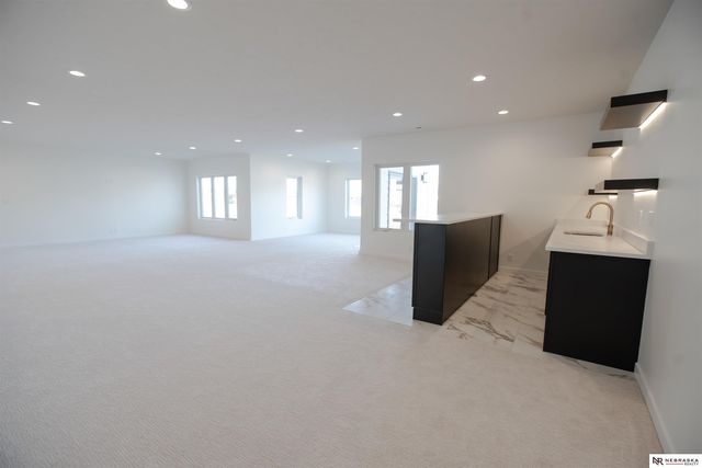 8700 Honeybee Lane, Lincoln, NE 68526