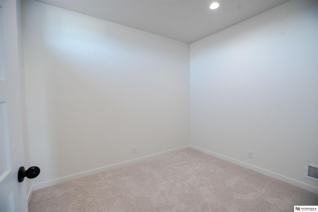 8700 Honeybee Lane, Lincoln, NE 68526