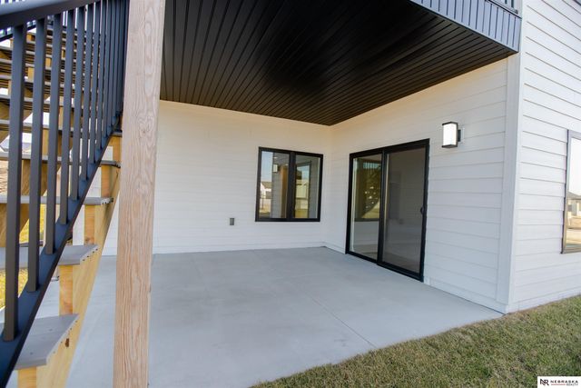 8700 Honeybee Lane, Lincoln, NE 68526