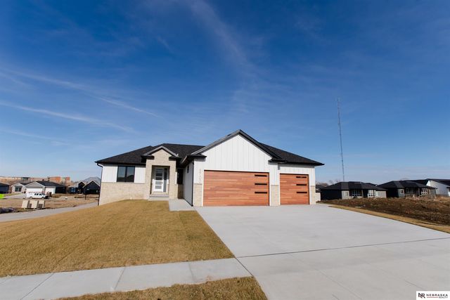 8700 Honeybee Lane, Lincoln, NE 68526