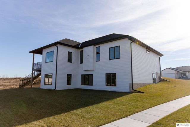 8700 Honeybee Lane, Lincoln, NE 68526