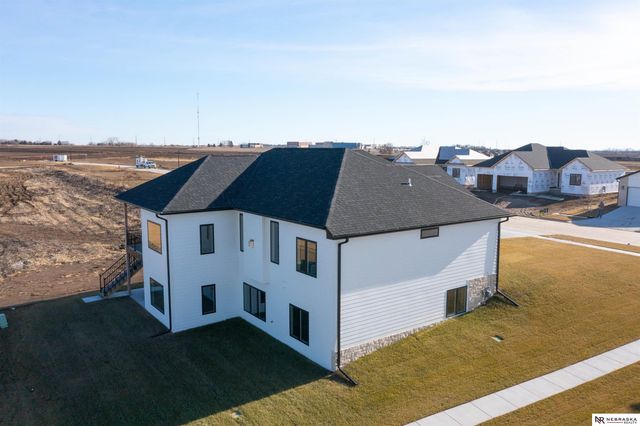 8700 Honeybee Lane, Lincoln, NE 68526