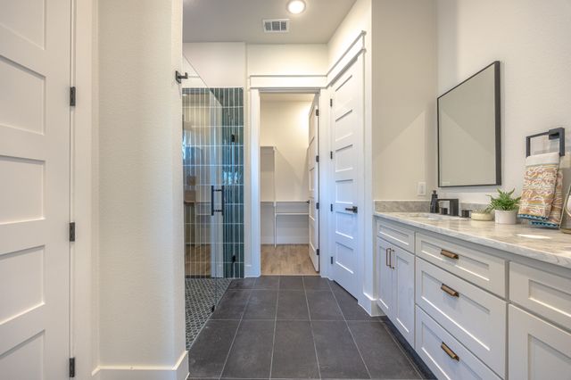 5204 Helmick Avenue, Fort Worth, TX 76107