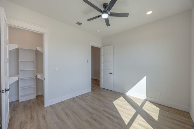 5204 Helmick Avenue, Fort Worth, TX 76107