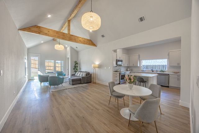 5204 Helmick Avenue, Fort Worth, TX 76107