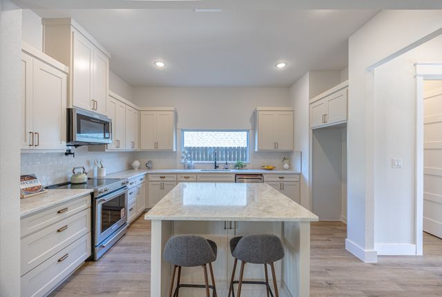 5204 Helmick Avenue, Fort Worth, TX 76107