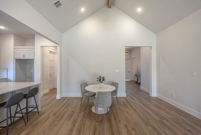 5204 Helmick Avenue, Fort Worth, TX 76107