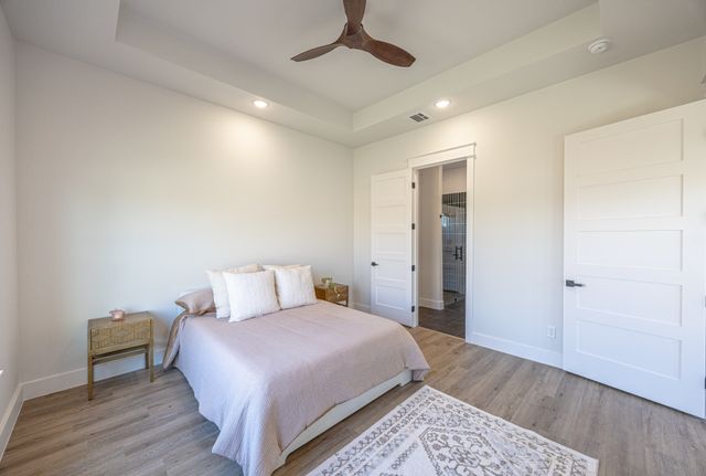 5204 Helmick Avenue, Fort Worth, TX 76107