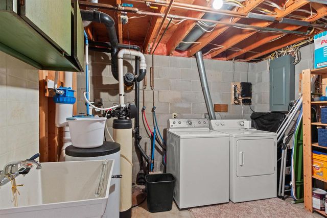 1037 S Archers Way, Nekoosa, WI 54457