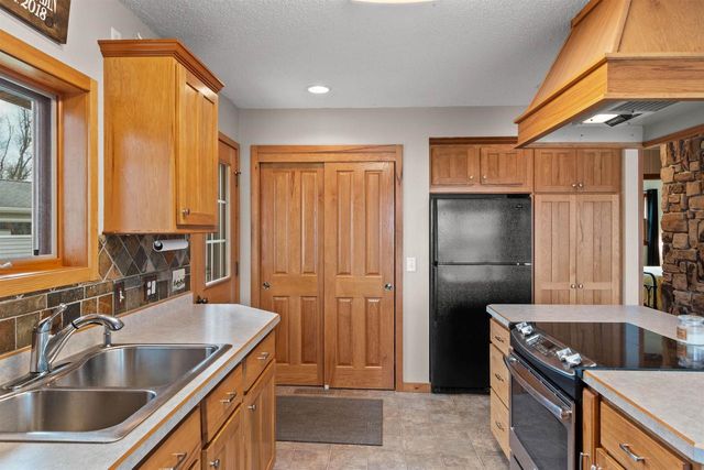 1037 S Archers Way, Nekoosa, WI 54457